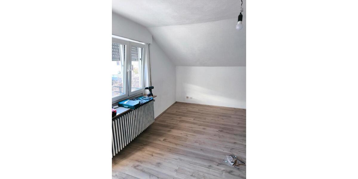 Dachgeschoßwohnung Stuttgart Feuerbach - 1.5 Zimmer, 34 m&sup2;, 850&euro; | Angebot:26616081