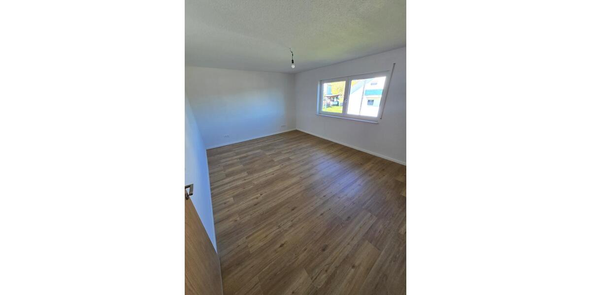 Etagenwohnung Bad Endbach - 5 Zimmer, 121 m&sup2;, 949&euro; | Angebot:26494179