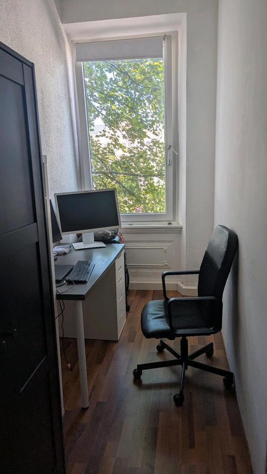 Ein Raum in einer WG steht für Studenten zur Verfügung.