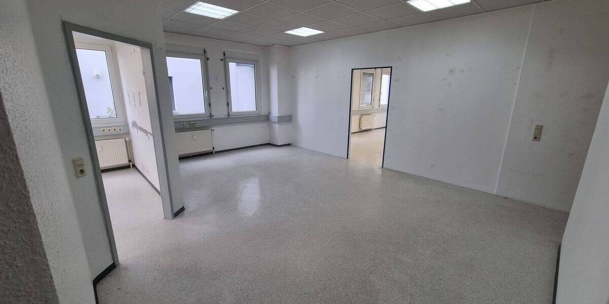 Gewerbeobjekt Karlsbad Langensteinbach - 4 Zimmer, 120 m&sup2;, 900&euro; | Angebot:23982181