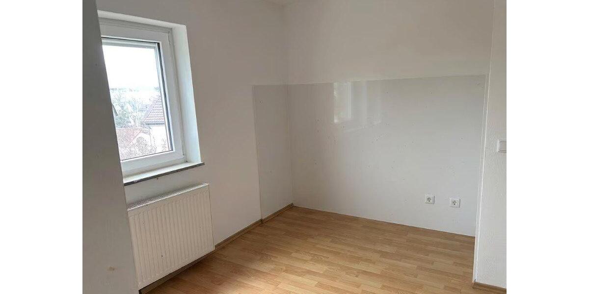 Dachgeschoßwohnung Alsfeld - 4 Zimmer, 105 m&sup2;, 900&euro; | Angebot:26547493