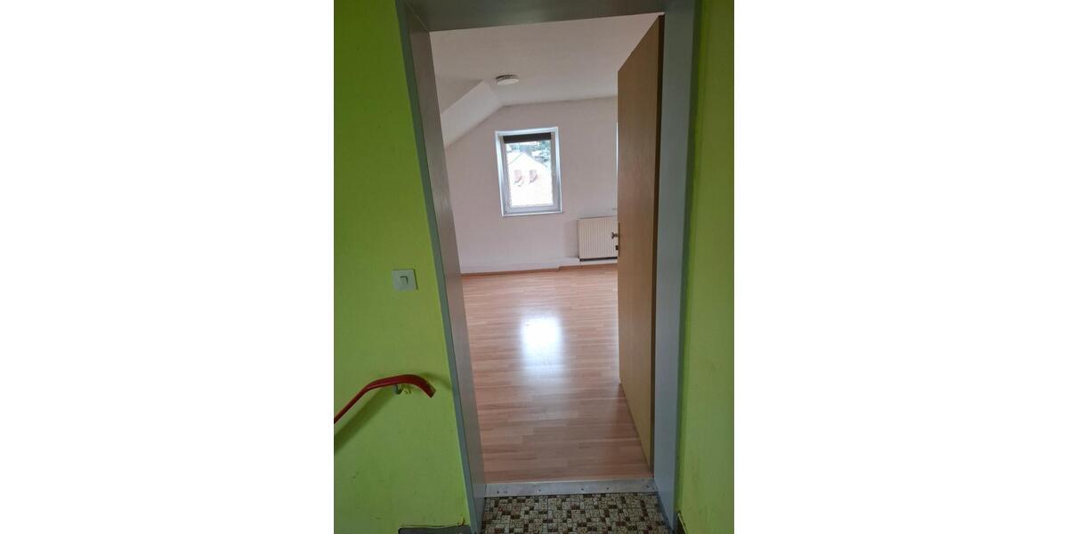 Dachgeschoßwohnung Windischeschenbach - 2 Zimmer, 79 m&sup2;, 420&euro; | Angebot:25839158