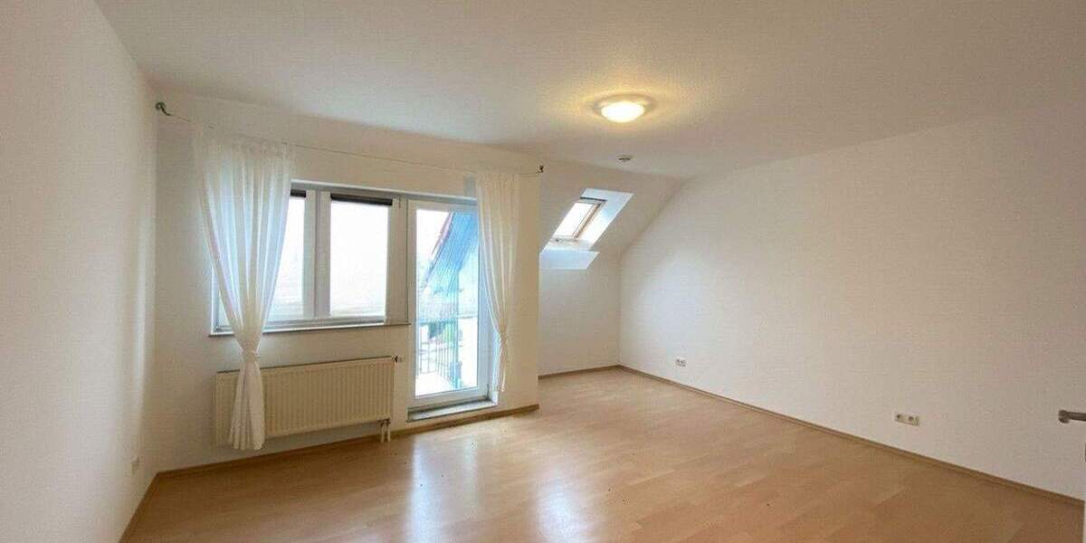 1-Raum-Wohnung mit Balkon, Dusche und Stellplatz in Naumburg 1 zimmer