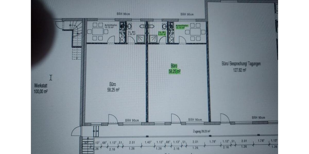 Gewerbehalle und Büro zimmer