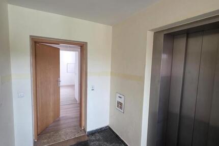 Moderne 3-Zimmer-Wohnung mit fantastischen Ausblick– Frisch Renoviert & Sofort Einzugsbereit zimmer