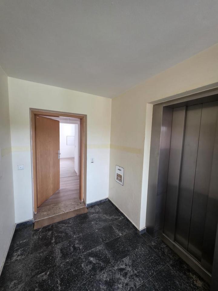 Moderne 3-Zimmer-Wohnung mit fantastischen Ausblick– Frisch Renoviert & Sofort Einzugsbereit zimmer