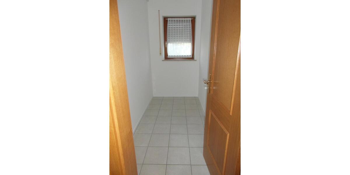 2-Zimmer-Wohnung (1. OG) in Graben mit Balkon und Garage 2 zimmer