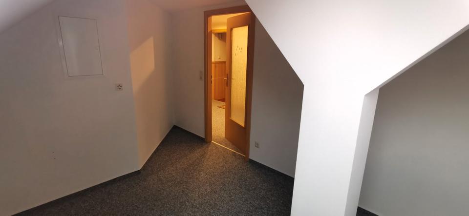 Dachgeschoßwohnung Schwarzatal - 3 Zimmer, 80 m&sup2;, 400&euro; | Angebot:26221782