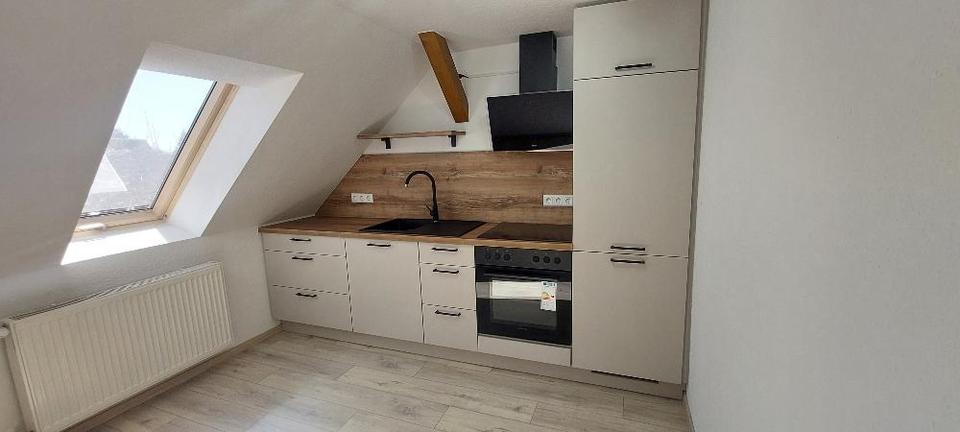 Dachgeschoßwohnung Könnern - 2 Zimmer, 42 m&sup2;, 300&euro; | Angebot:26249662