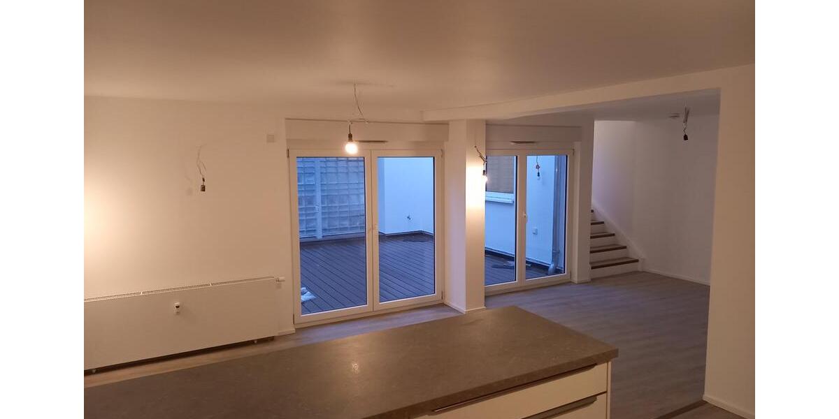 Ruhige, frisch renovierte Wohnung 3ZKBB große Terrasse 1 zimmer