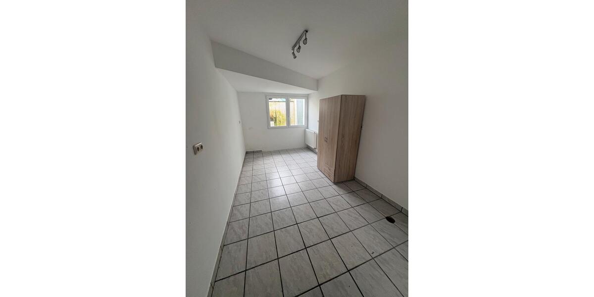 Reihenhaus Ludwigshafen am Rhein Rheingönheim - 11 Zimmer, 245 m&sup2;, 2.900&euro; | Angebot:25980402