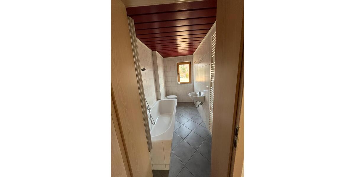 Etagenwohnung Schleusingen - 2 Zimmer, 48 m&sup2;, 500&euro; | Angebot:25865400