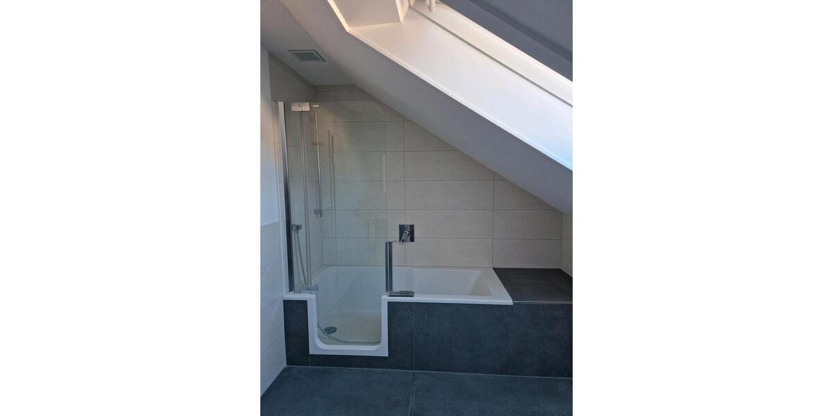 Dachgeschoßwohnung Hohenroth - 5 Zimmer, 90 m&sup2;, 600&euro; | Angebot:26468891