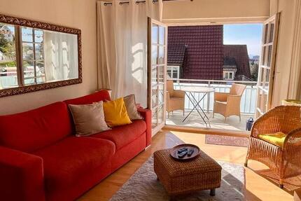 Freundlich möblierte Maisonette mit 2 Balkonen & wunderschönem Blick auf die Vogesen in toller Lage von Herdern für 3 Monate 3 zimmer