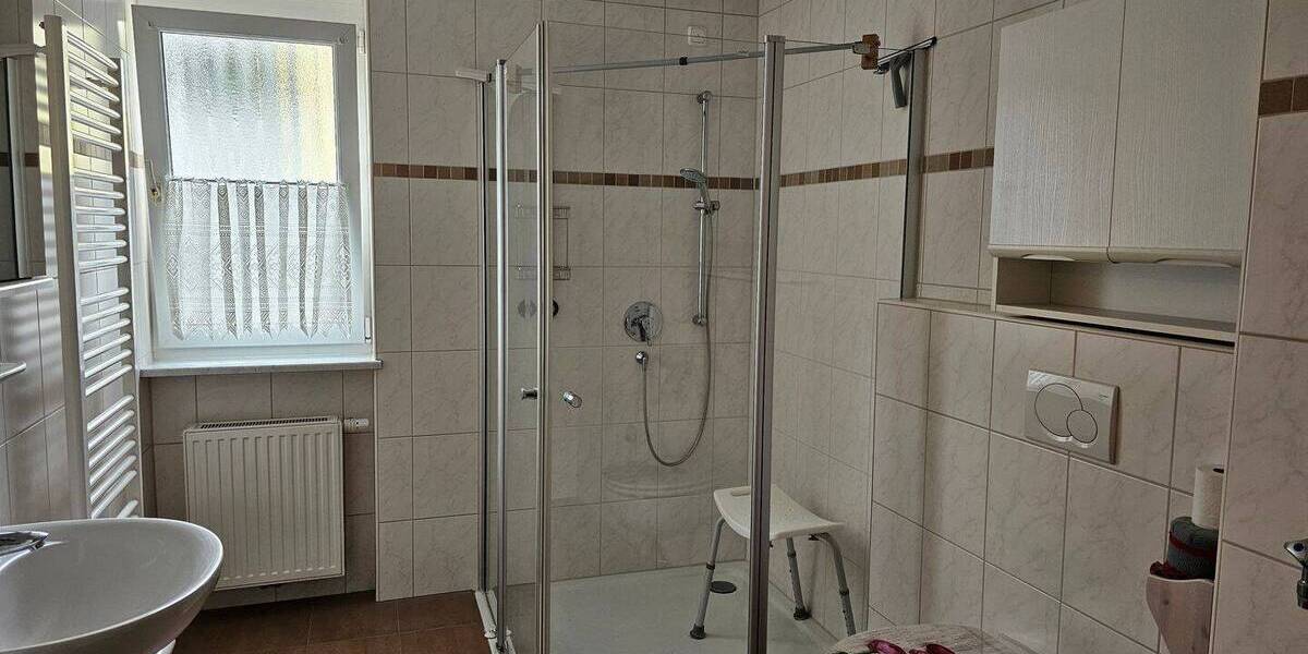 Etagenwohnung Burghausen - 2 Zimmer, 84 m&sup2;, 890&euro; | Angebot:25957165