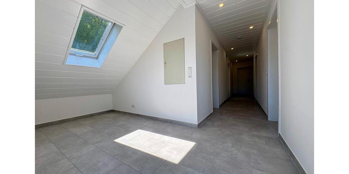 Dachgeschoßwohnung Dillenburg - 3.5 Zimmer, 94 m&sup2;, 890&euro; | Angebot:26665888