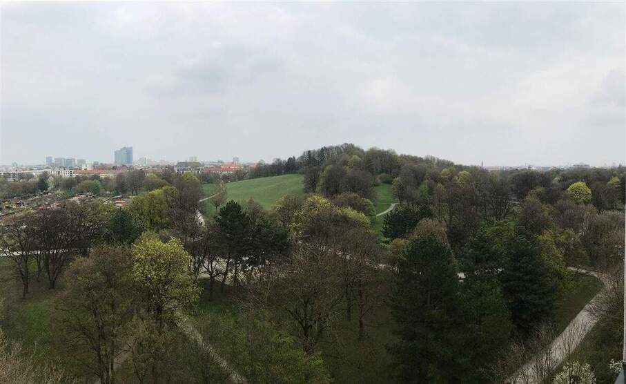 Schwabing ruhige 3,5 Zimmer Wohnung Küche Esszimmer 102m² Loggia, Parkett, komplett renoviert Aufzug 3 zimmer