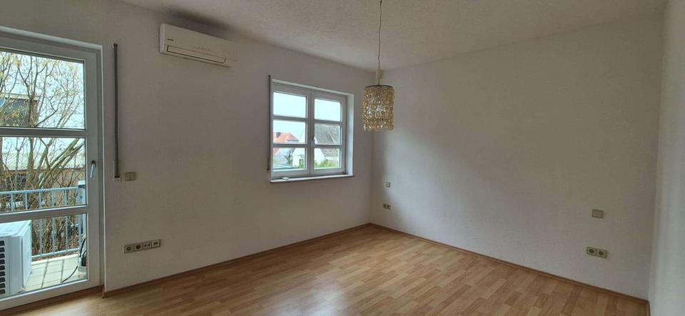 Etagenwohnung Kitzingen - 3 Zimmer, 125 m&sup2;, 1.200&euro; | Angebot:25266956