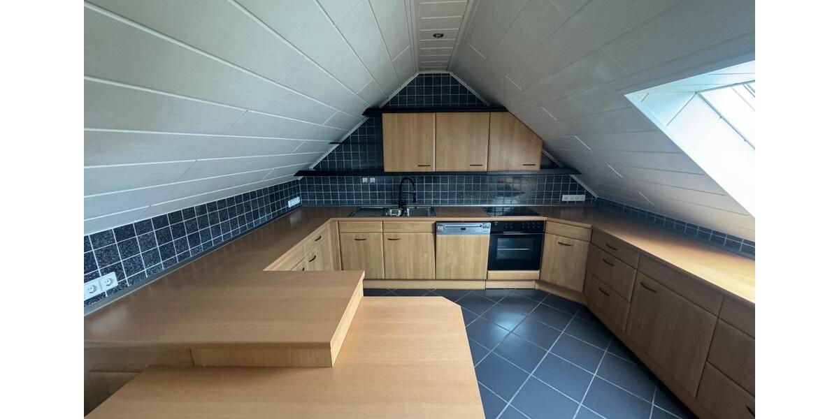 Dachgeschoßwohnung Delbrück - 5 Zimmer, 155 m&sup2;, 1.200&euro; | Angebot:25433333