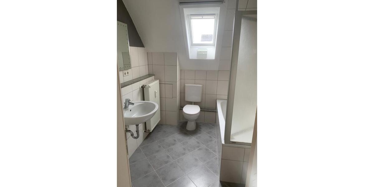 Dachgeschoßwohnung Mannheim Sandhofen - 3 Zimmer, 70 m&sup2;, 950&euro; | Angebot:26441811