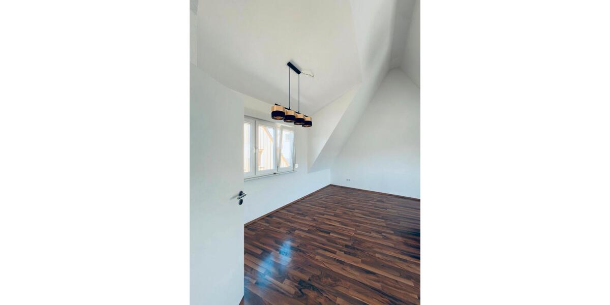 Dachgeschoßwohnung Ditzingen - 3.5 Zimmer, 85 m&sup2;, 1.200&euro; | Angebot:26603214