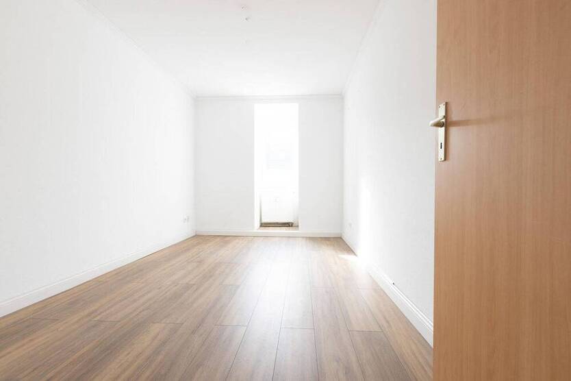Schöne, Helle, Moderne, Saniert, 4-Zimmer Wohnung in Forst, ruhig, zentral