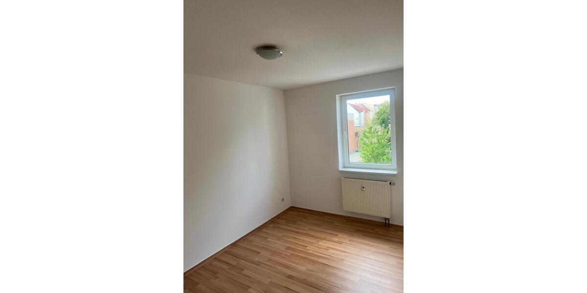 Etagenwohnung Eisenberg - 3 Zimmer, 70 m&sup2;, 630&euro; | Angebot:24524293