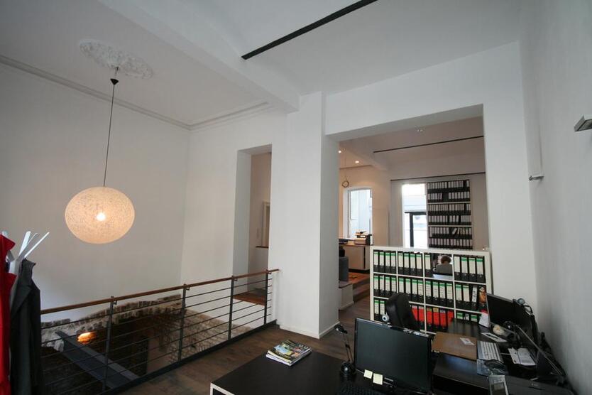 Arbeitsplatz in sympathischer Bürogemeinschaft in der Kölner Südstadt - All-in-Miete