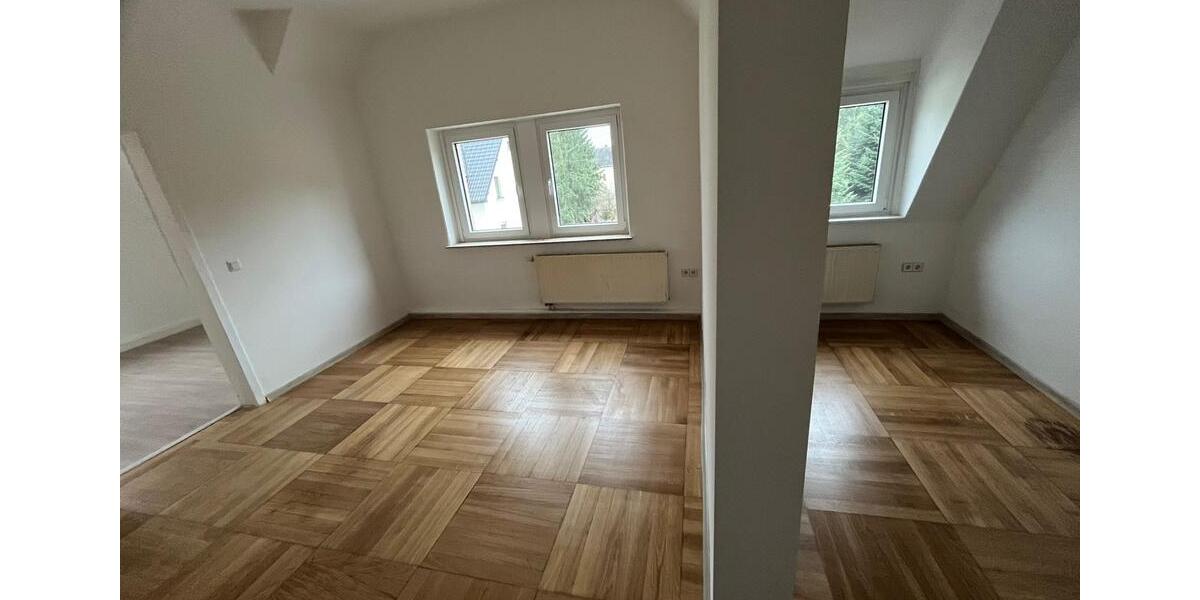 Dachgeschoßwohnung Gersdorf - 5 Zimmer, 130 m&sup2;, 900&euro; | Angebot:25717822