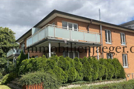 Gartenhaus mit 4 Einheiten - Erdgeschoss-Wohnung mit Terrasse und Gartenzugang - EBK offen
