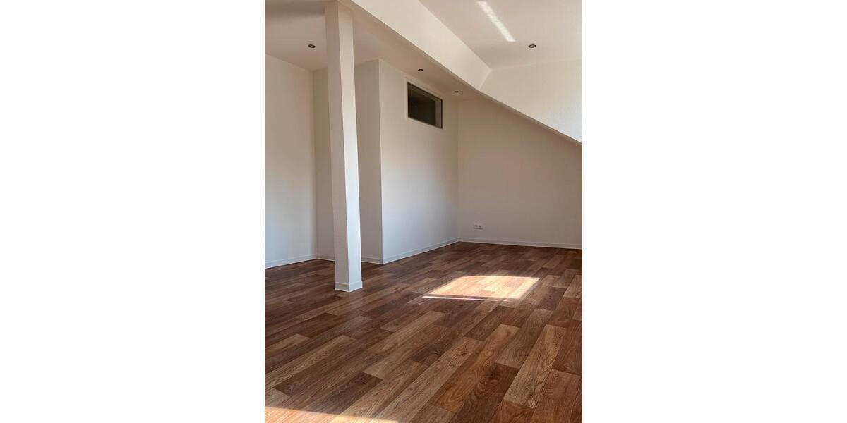 Dachgeschoßwohnung Oelsnitz (Erzgebirge) - 2 Zimmer, 56 m&sup2;, 295&euro; | Angebot:26301251