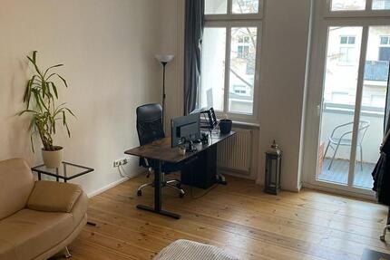 Großes Zimmer mit eigenem Balkon (langfristig) zimmer