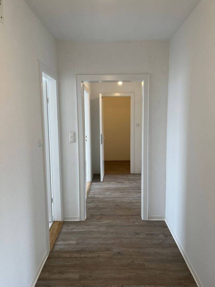 Schöne 4 Raum Wohnung mit Balkon.