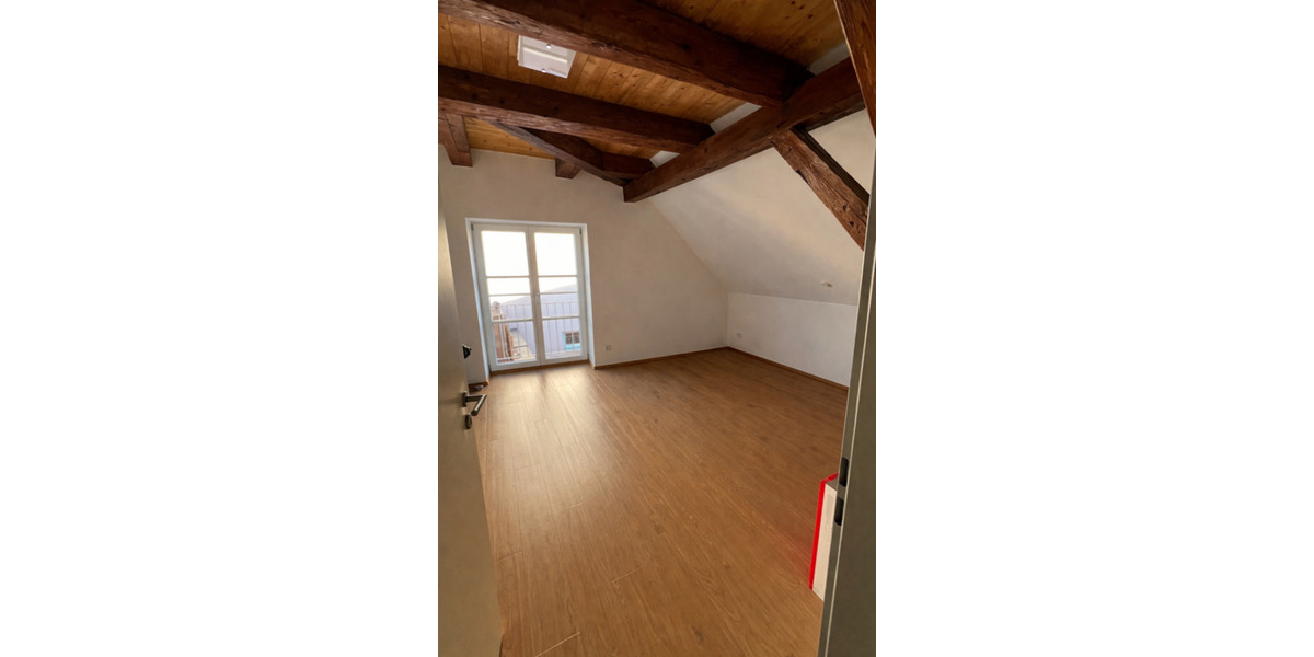 Dachgeschoßwohnung Landshut - 4 Zimmer, 100 m&sup2;, 1.490&euro; | Angebot:25124435
