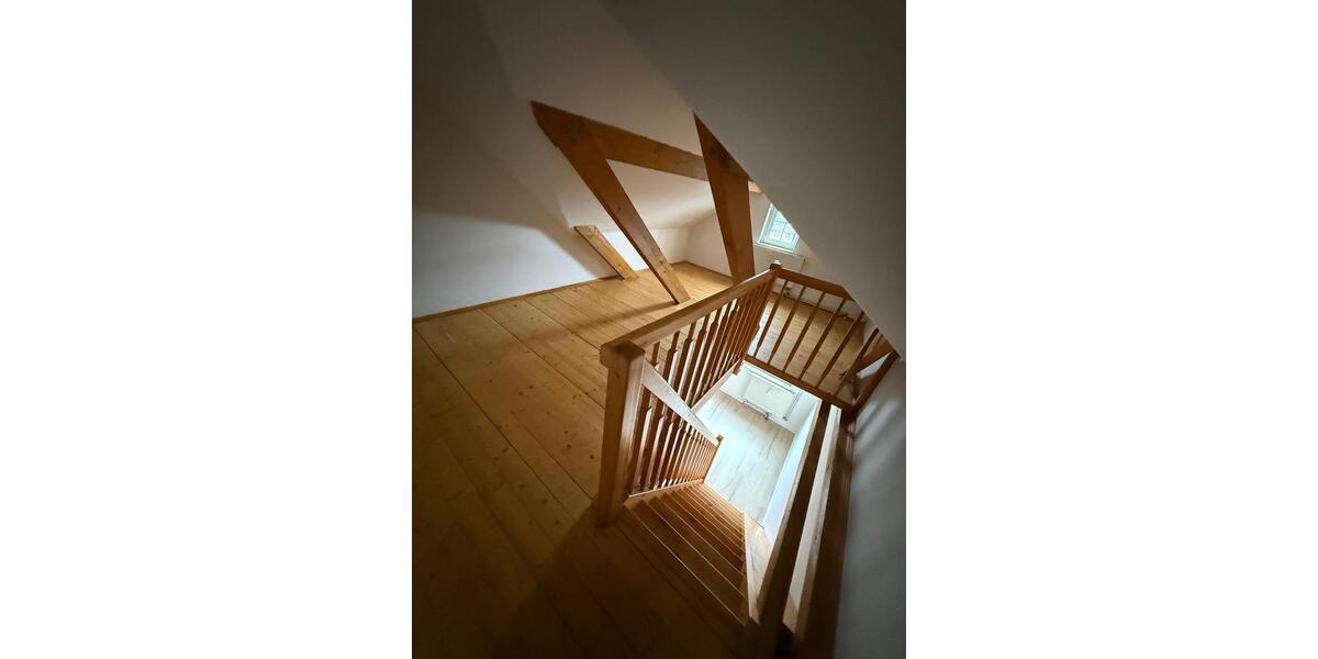 Dachgeschoßwohnung Lichtenstein (Sachsen) - 3.5 Zimmer, 76 m&sup2;, 450&euro; | Angebot:25902789