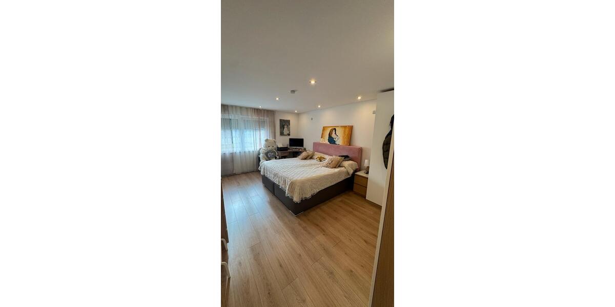 Etagenwohnung Böblingen - 4 Zimmer, 100 m&sup2;, 2.200&euro; | Angebot:24677436