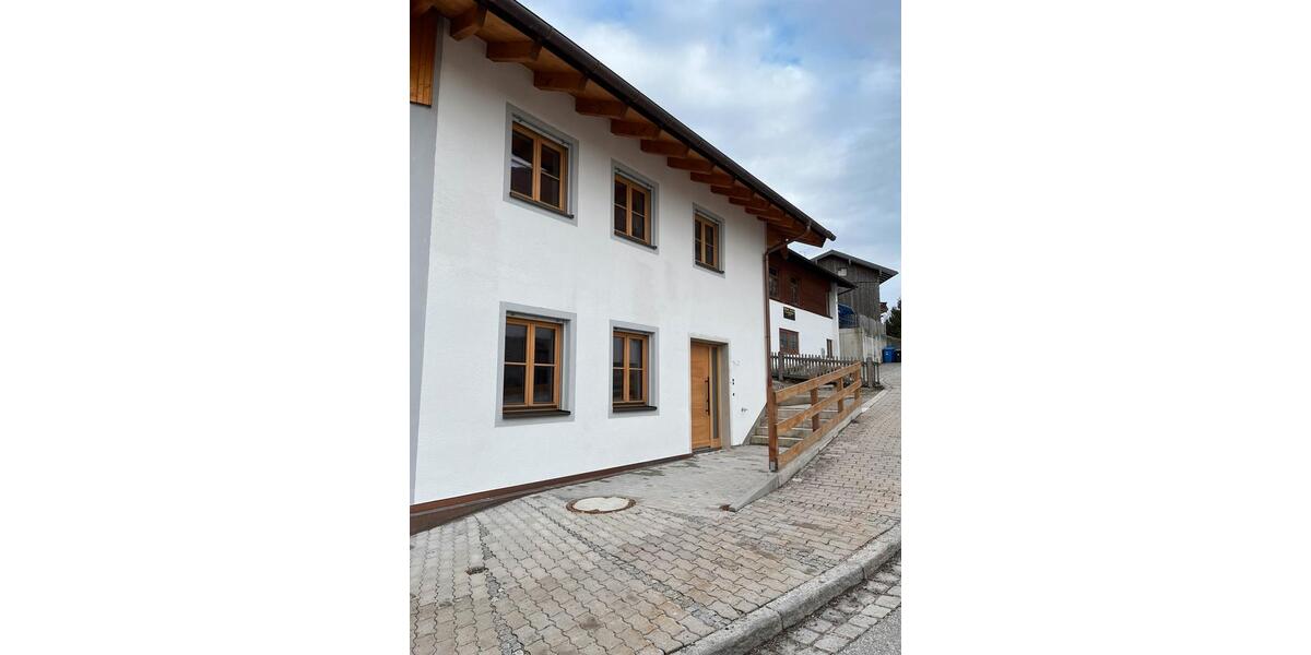 Doppelhaushälfte Waakirchen - 3 Zimmer, 105 m&sup2;, 1.800&euro; | Angebot:25102994