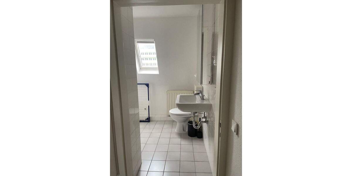 Charmante zwei-Zimmer DG-Wohnung in Köln-Braunsfeld mit Gartennutzung - Bitte nur schriftliche Bewerbungen - 2 zimmer