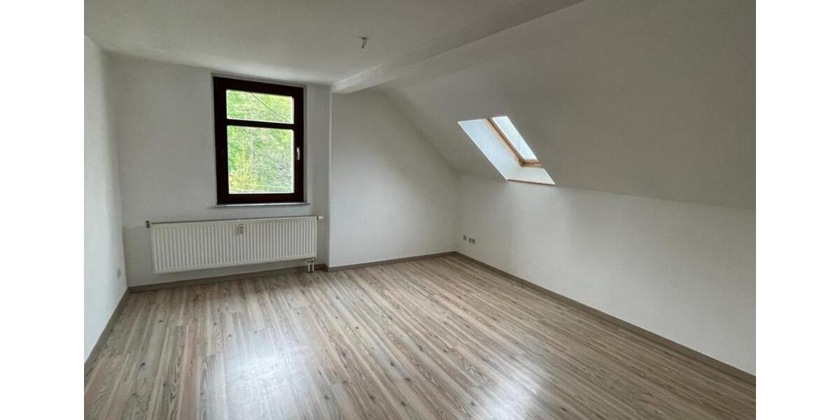 Gemütliche 2-Zimmer im DG mit Stellplatz in Lichtentanne 2 zimmer