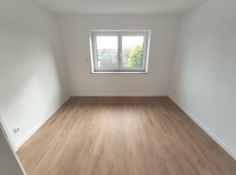 Neu saniertes Einfamilienhaus mit Garage, Garten, Wärmepumpe und Mieter–Strom