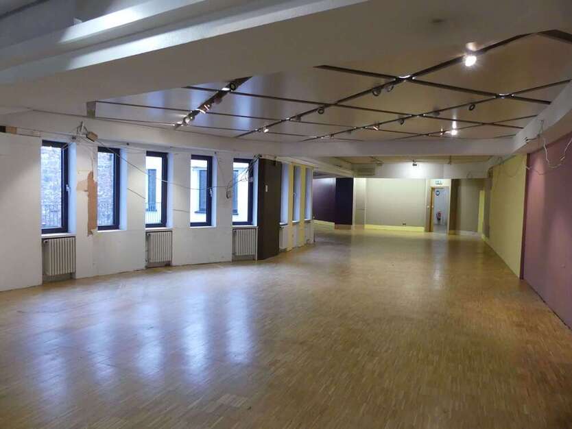 Einzelhandel in Karlsruhe 2.600 € 330 m²