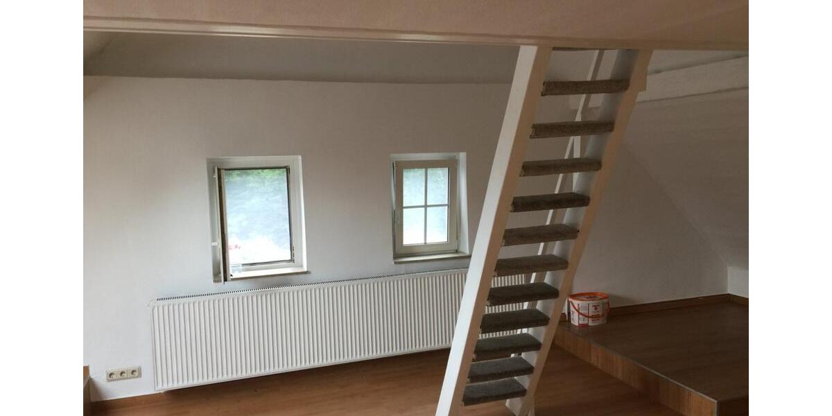 Schöne Dachgeschosswohnung im Grünen 2 zimmer