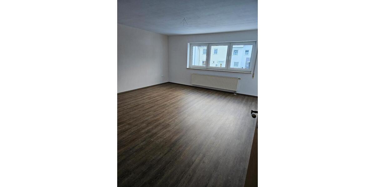 Etagenwohnung Kassel - 4 Zimmer, 120 m&sup2;, 1.000&euro; | Angebot:24482250