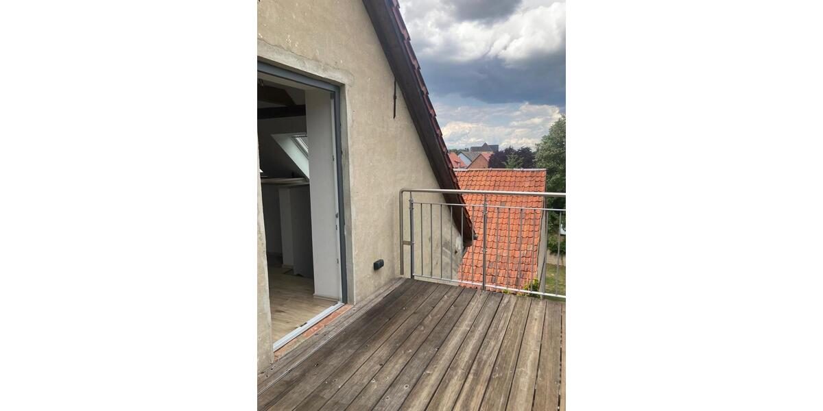 Dachgeschosswohnung mit Klima Balkon EBK Neuzustand Unikat 2 zimmer