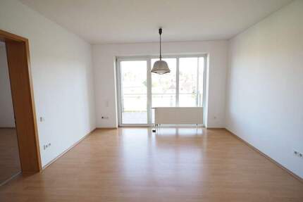 Seniorengerechtes Wohnen: attraktive, gepflegte und helle 2-Zimmerwohnung mit großem sonnigen Balkon