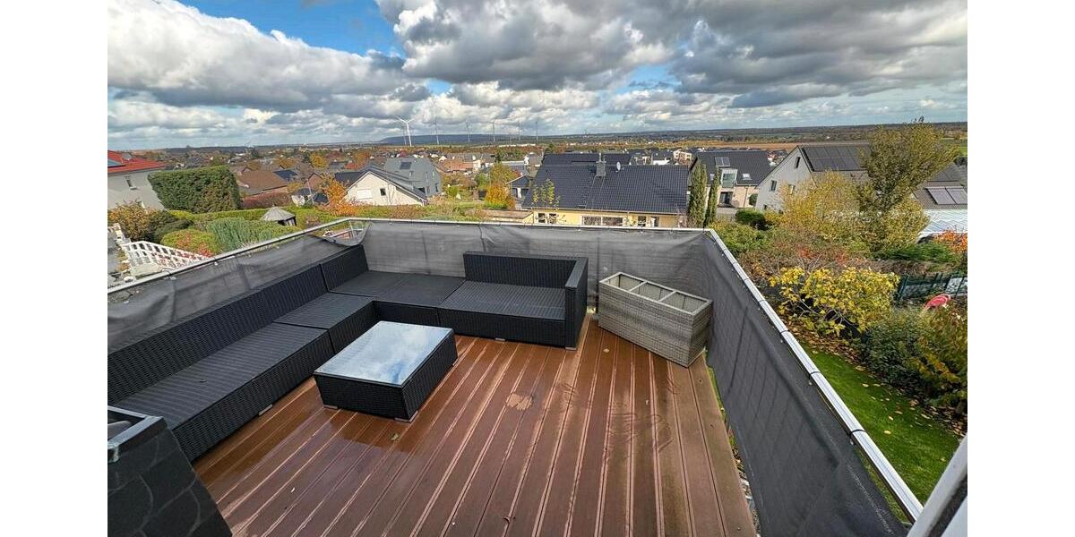 Dachgeschoss Wohnung mit fabelhaftem Ausblick und EBK 3.5 zimmer