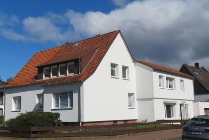 *Hemmingen* helle 3-Zi.-Whg. mit neuem Bad, kl. Balkon u. Gartenanteil.