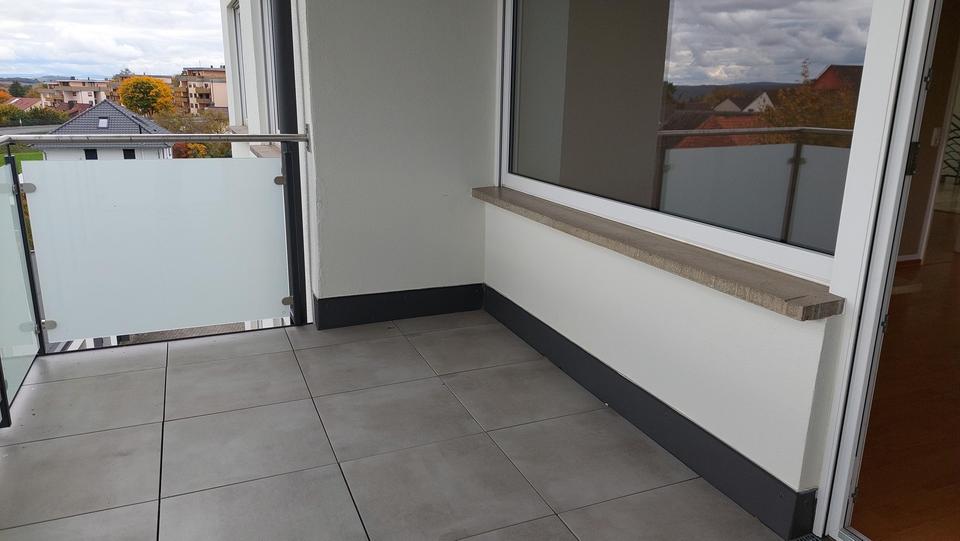 Attraktive 3-Zimmer Wohnung mit BalkonWohnen über den Dächern von Waldbüttelbrunn 3 zimmer