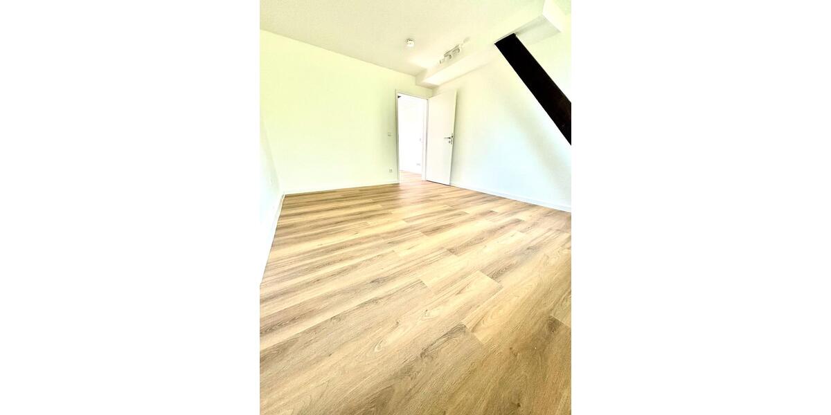 Dachgeschoßwohnung Krefeld - 3 Zimmer, 58 m&sup2;, 680&euro; | Angebot:26613564