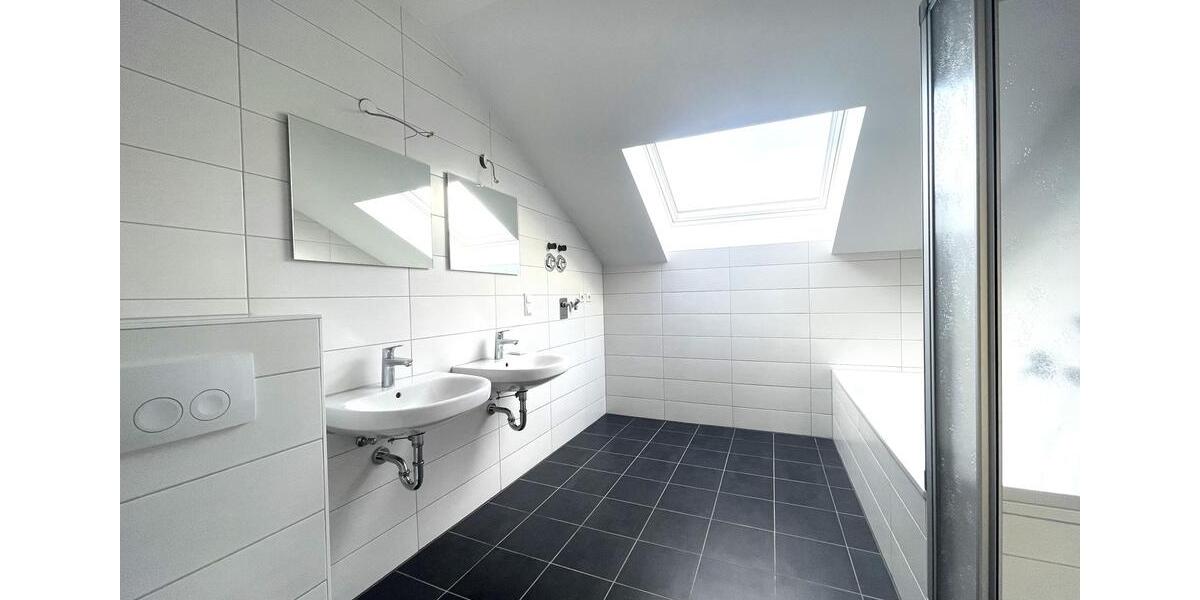 Dachgeschoßwohnung Pforzheim Dillweißenstein - 2.5 Zimmer, 88 m&sup2;, 920&euro; | Angebot:24864802